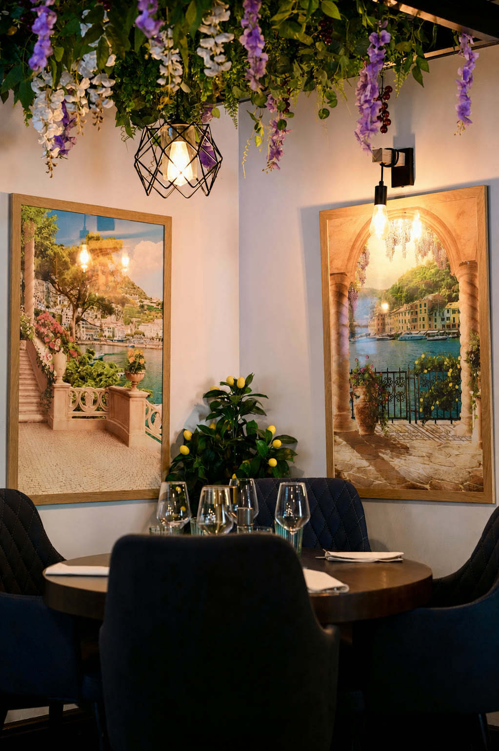 Interior of Cena Italian